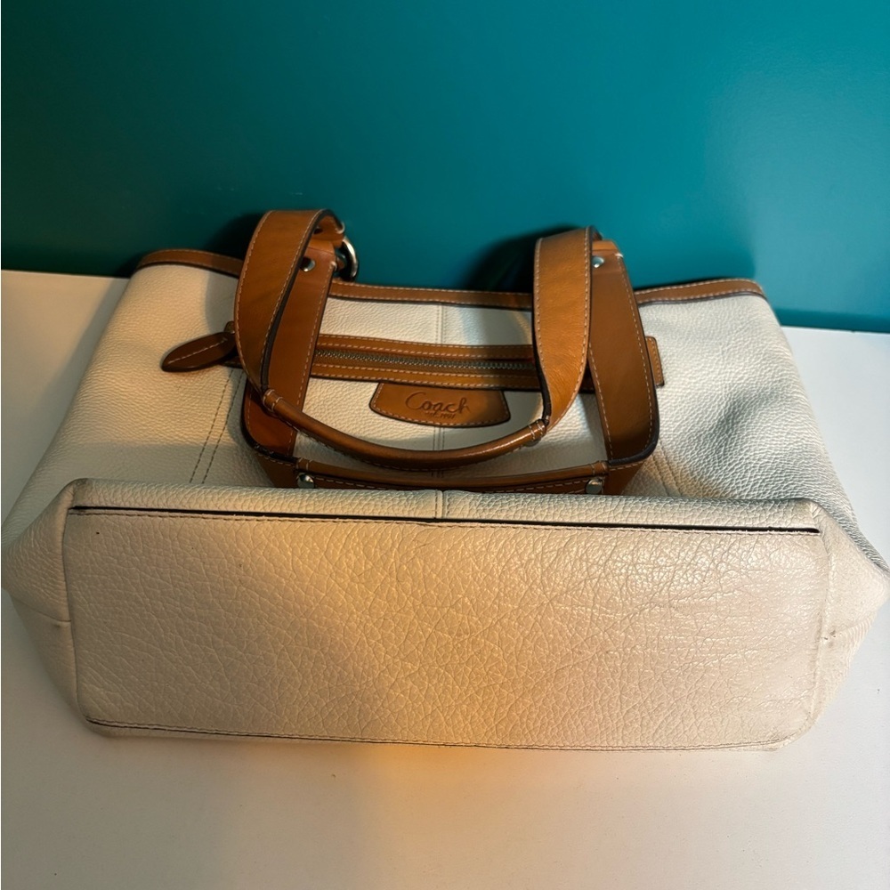 Coach Penelope Brown and Cream Leather Shoulder Bag - Picture 4 of 8